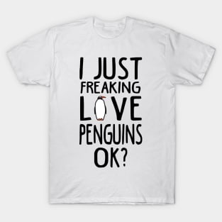 Love Penguins. Funny Penguin Gift T-Shirt